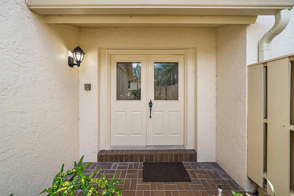 WATERBEND AT JONATHANS LANDING CONDO - Residential