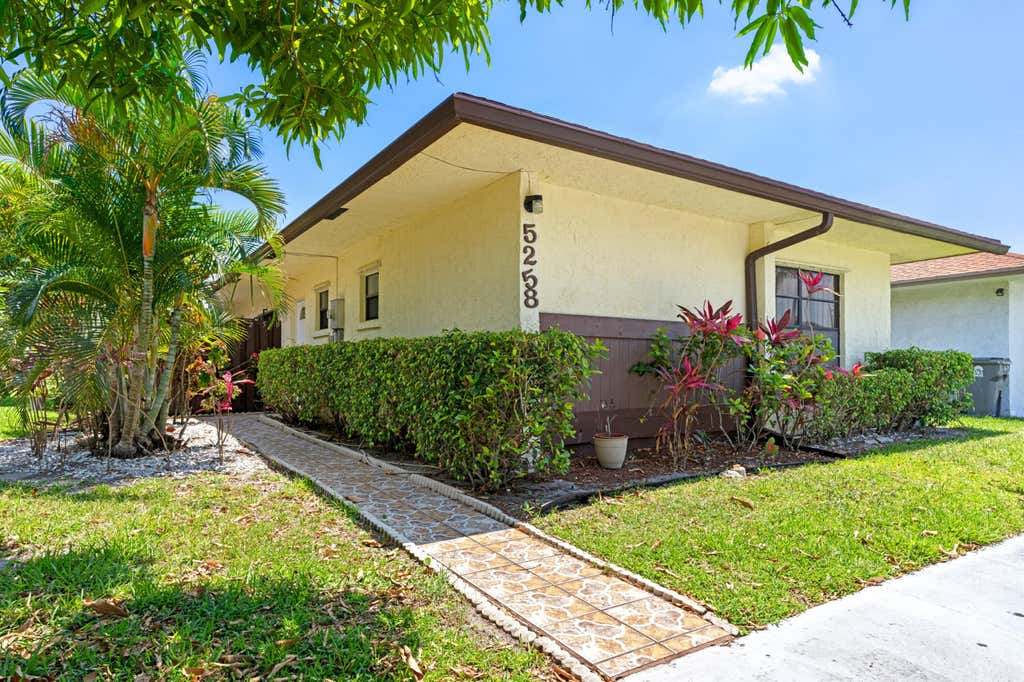 Photo of 5258 Garden Hills Circle, West Palm Beach, FL 33415 (MLS # R10991907)