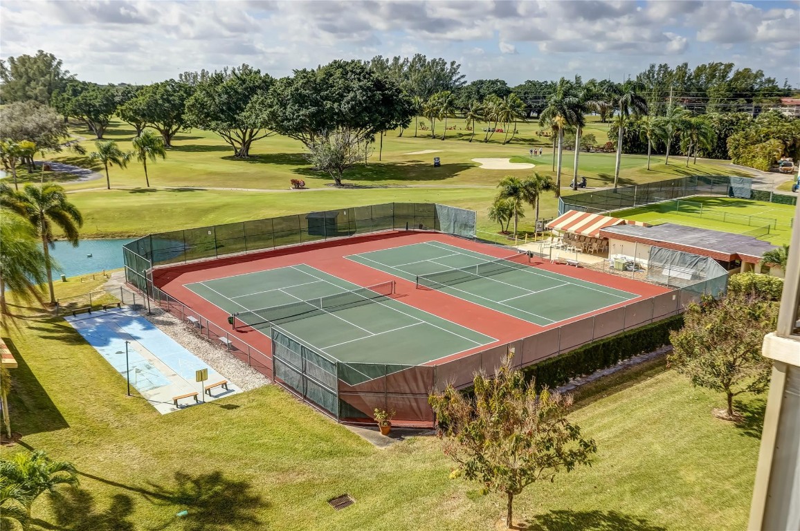HOLLYBROOK GOLF & TENNIS - Residential