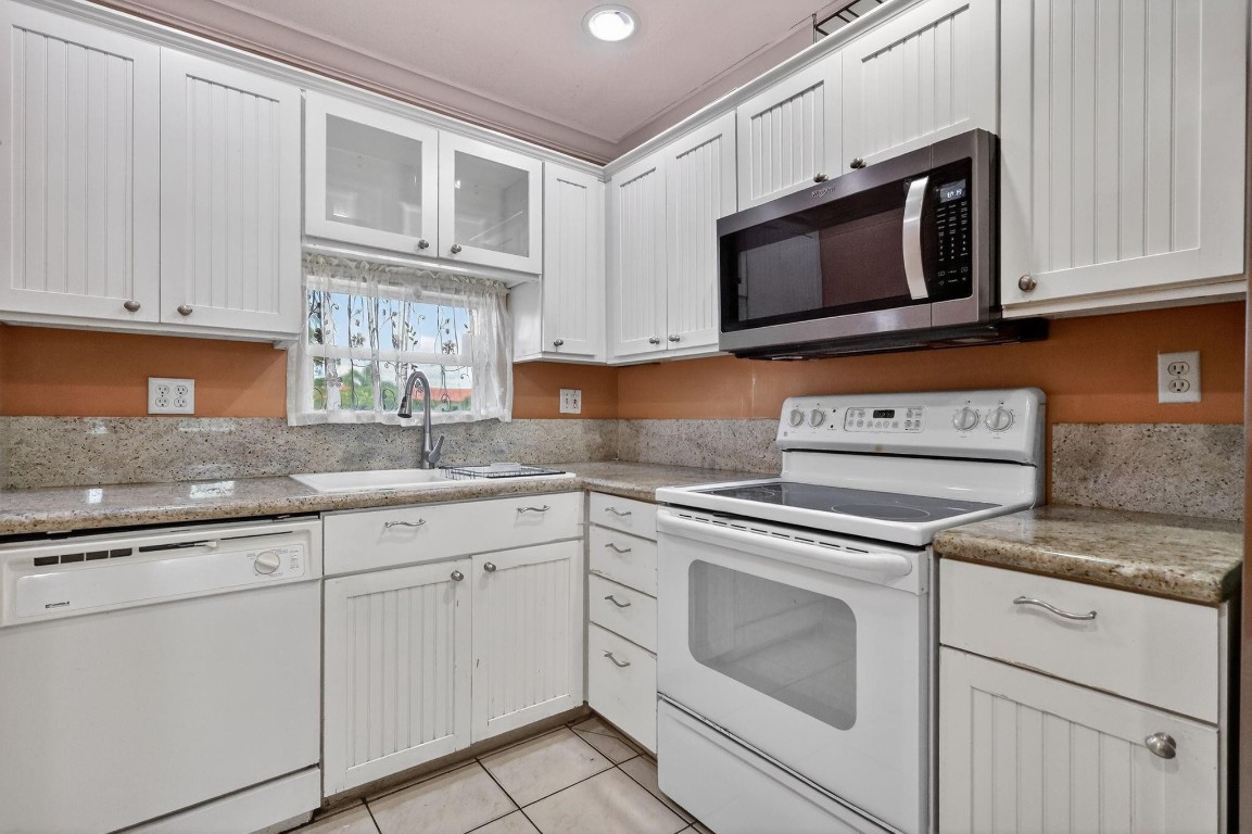 HOLLYBROOK GOLF & TENNIS - Residential