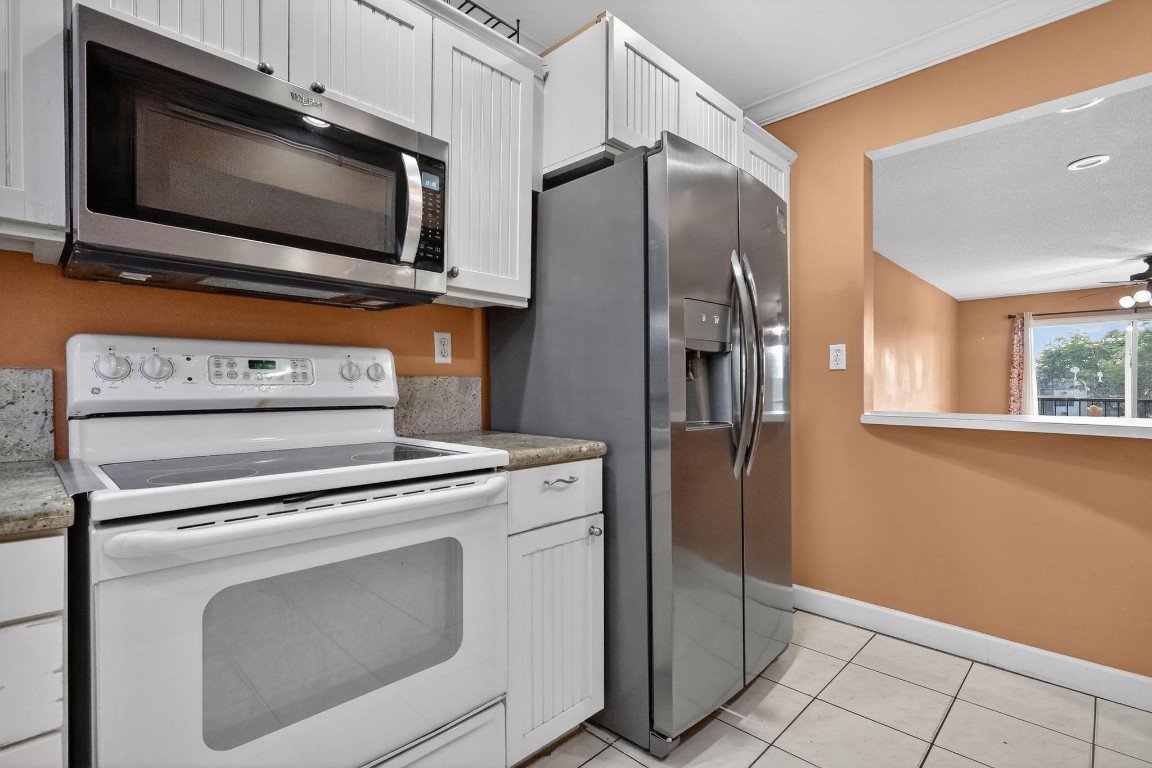 HOLLYBROOK GOLF & TENNIS - Residential