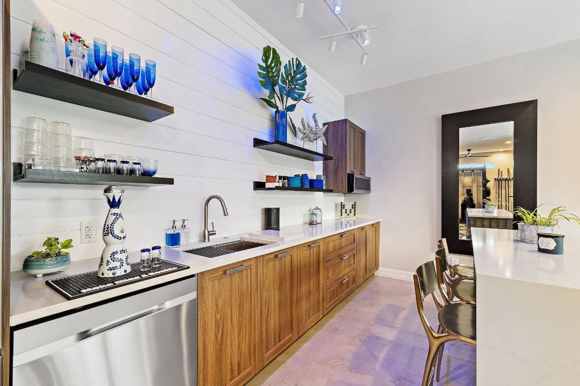 SHORES POINTE - Residential