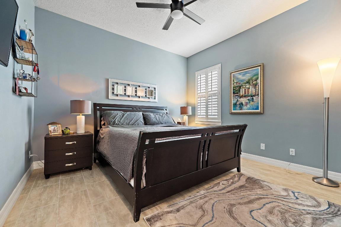 SHORES POINTE - Residential