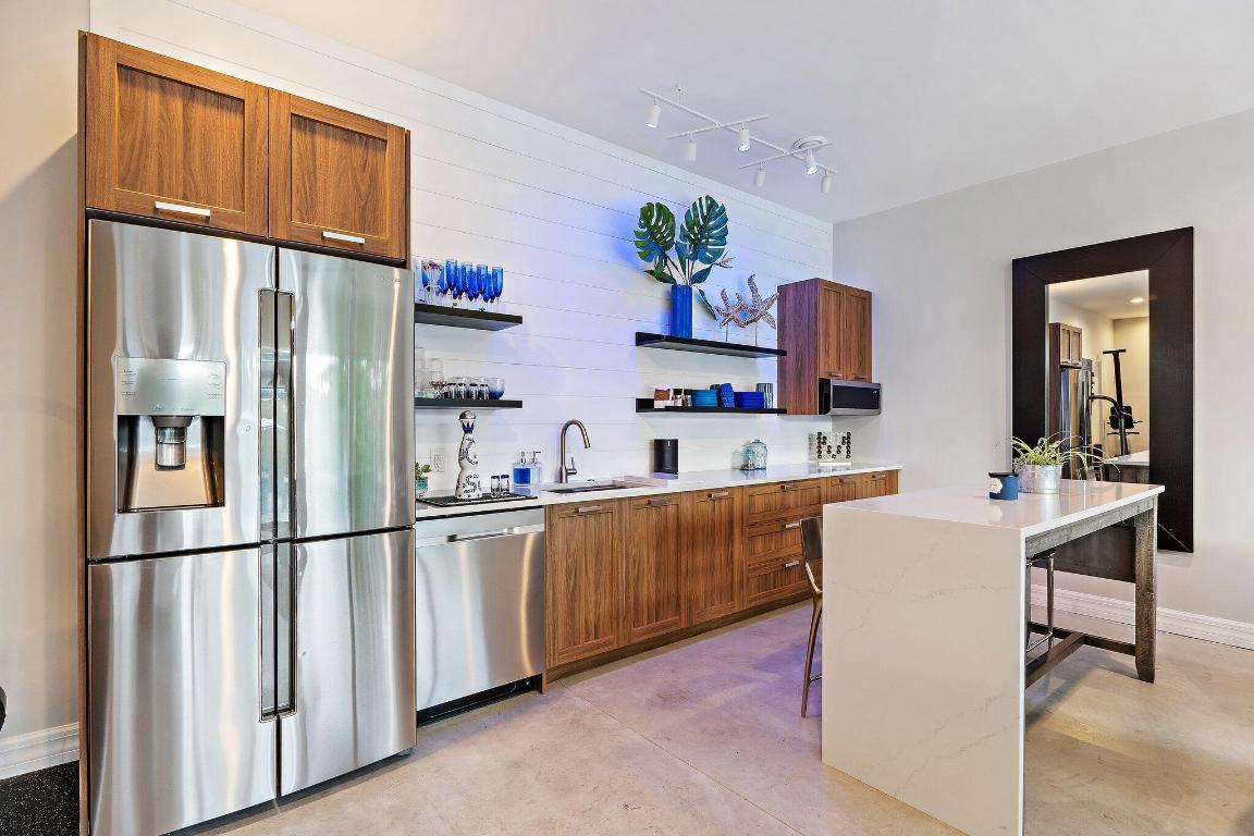 SHORES POINTE - Residential