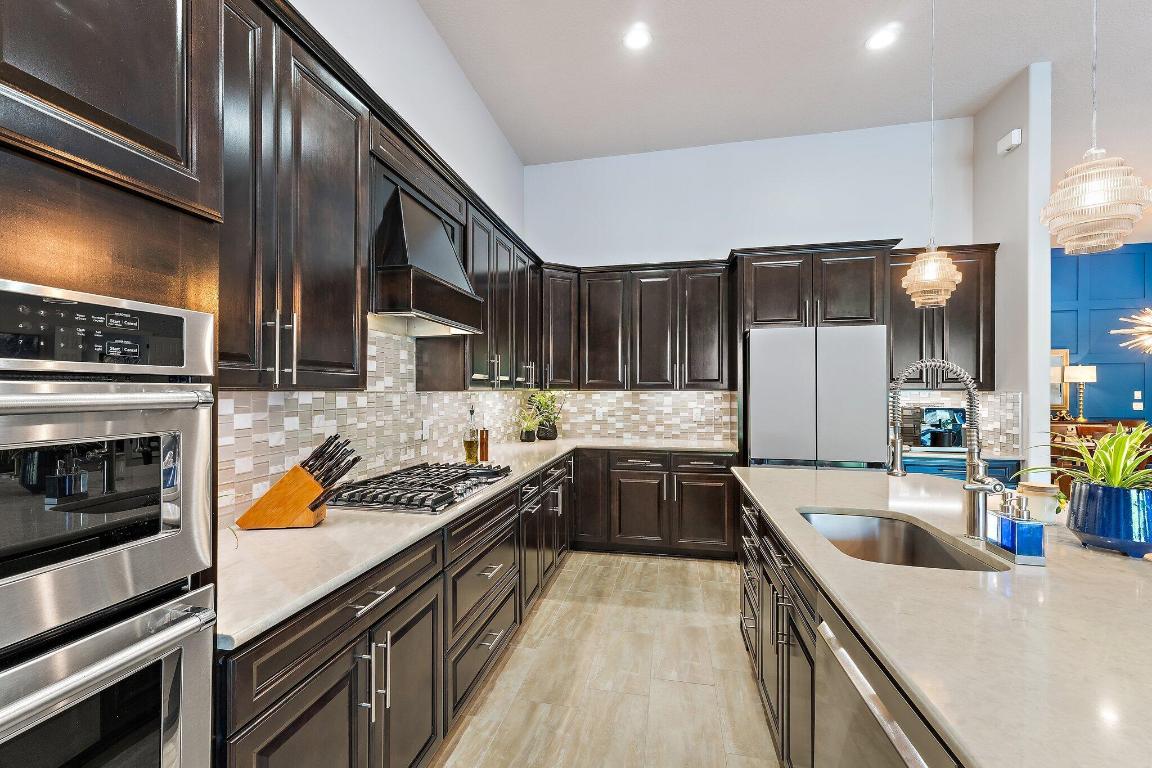 SHORES POINTE - Residential