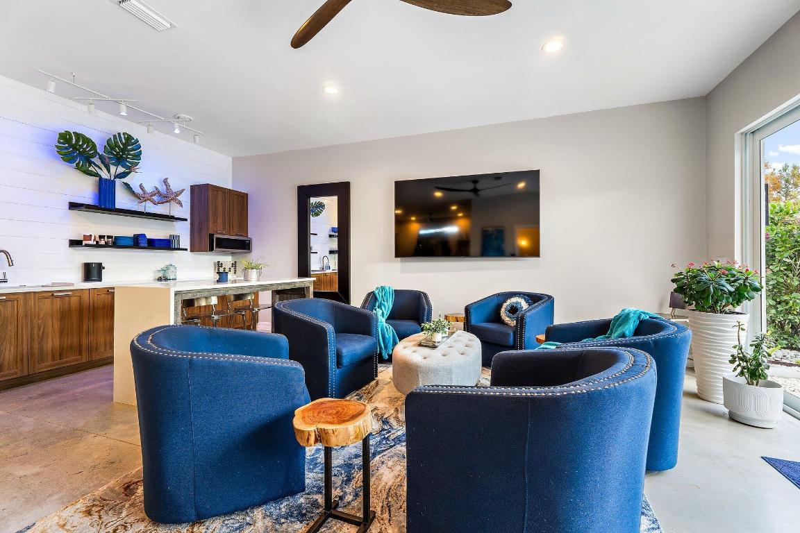 SHORES POINTE - Residential