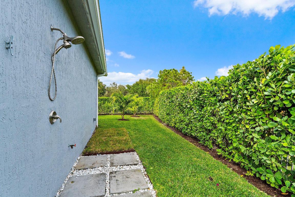 SHORES POINTE - Residential