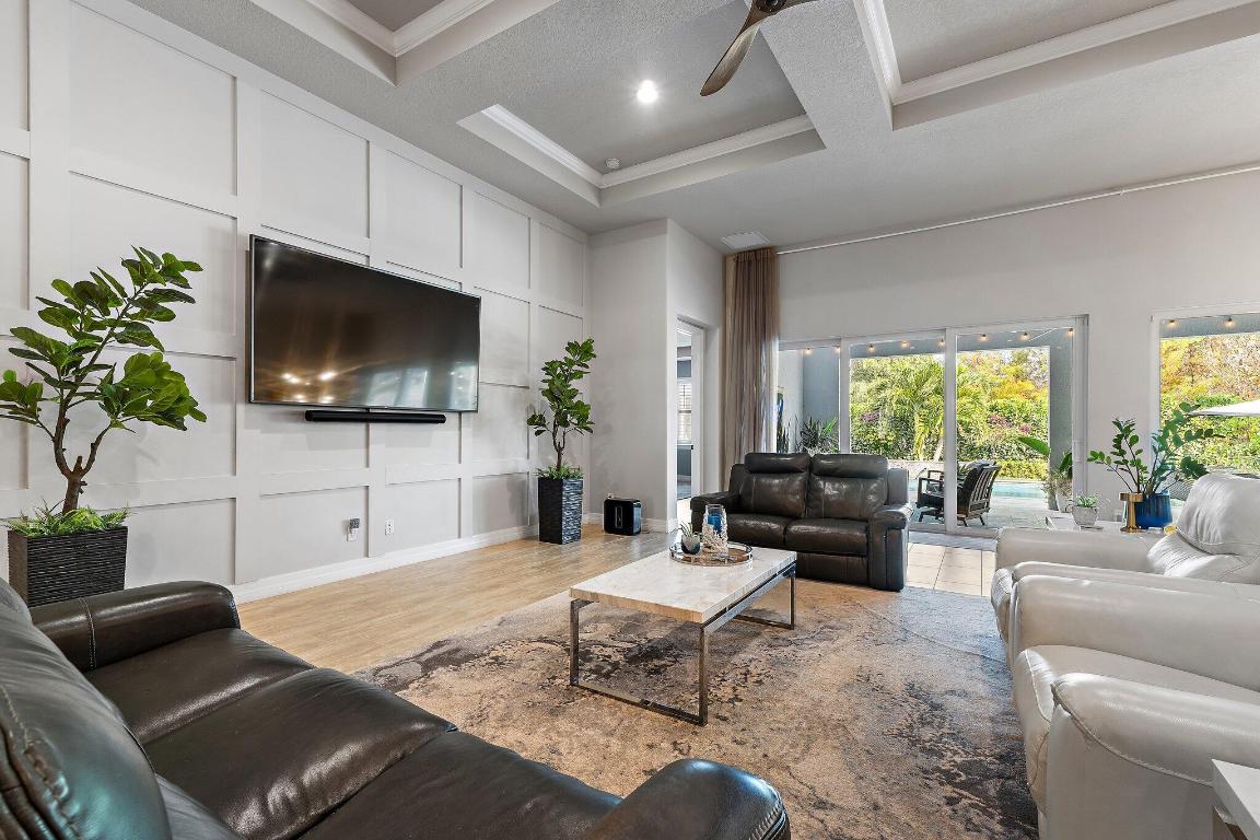 SHORES POINTE - Residential