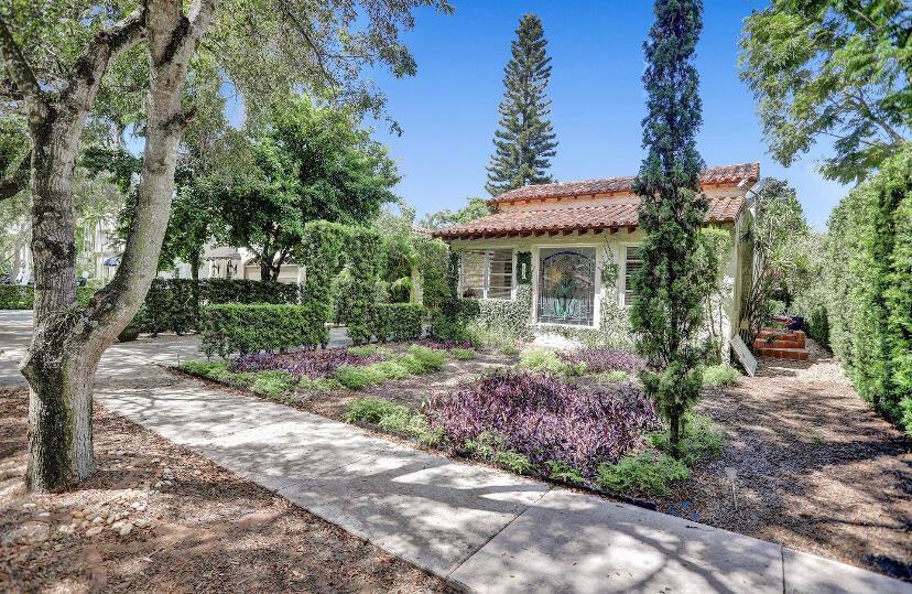 1107 Alhambra Circle