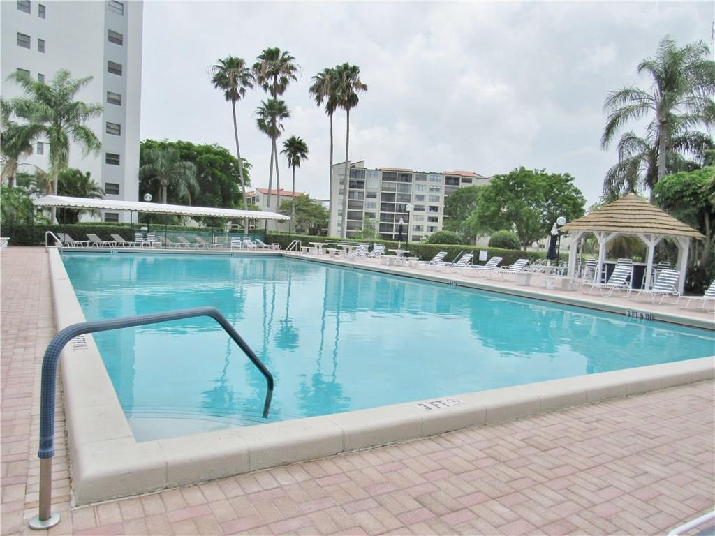 CYPRESS BEND CONDOMINIUM VI - Residential Lease