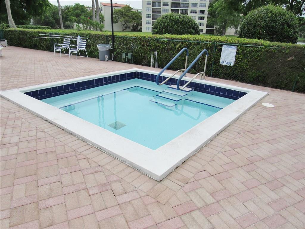 CYPRESS BEND CONDOMINIUM VI - Residential Lease