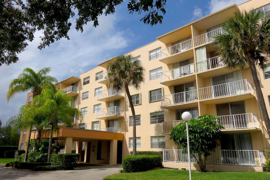 Photo of 470 Executive Center Drive #2k, West Palm Beach, FL 33401 (MLS # B26033570)
