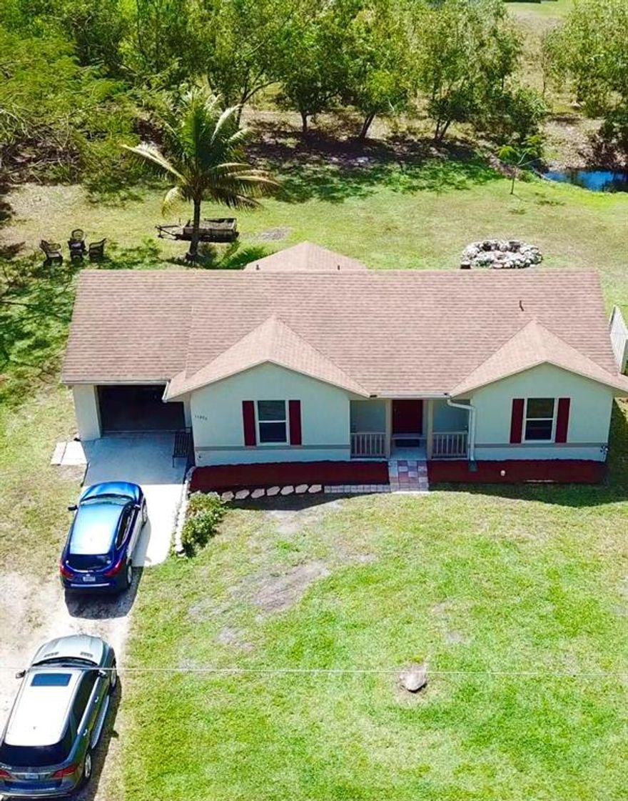 Must See! This beautiful 3 bed 2 bath CBS home is situated on 1.15 acres. Located in the heart of Acreage, minutes from Acreage Community Park and Nicole Hornstein Equestrian Park. New roof as of 2015.