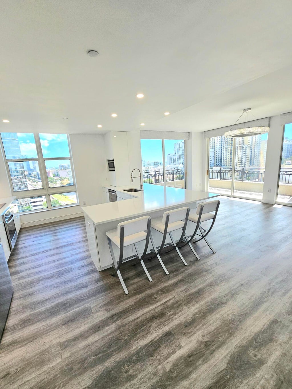 Photo of 550 OKEECHOBEE Boulevard #1402, West Palm Beach, FL 33401 (MLS # B26075033)