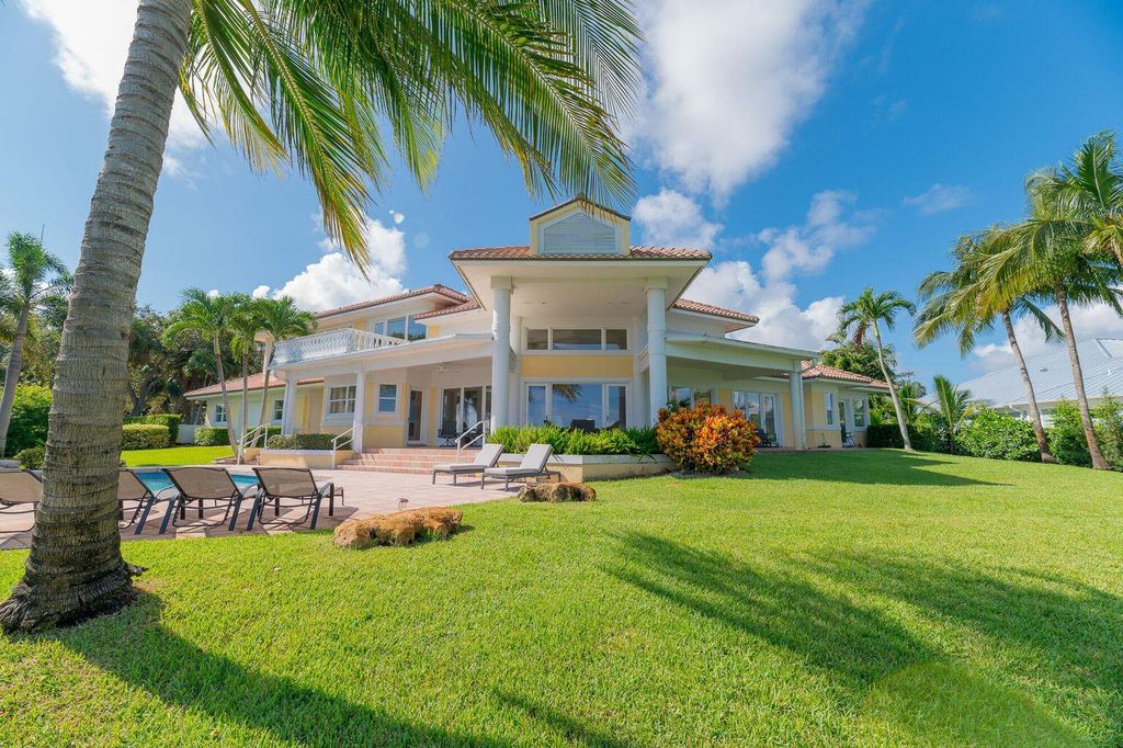 Photo of 901 SE Riverside Drive, Stuart, FL 34994 (MLS # R11119320)