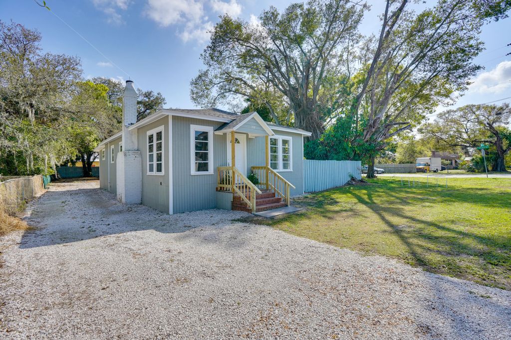 Photo of 304 N 15th Street, Fort Pierce, FL 34950 (MLS # R11059581)