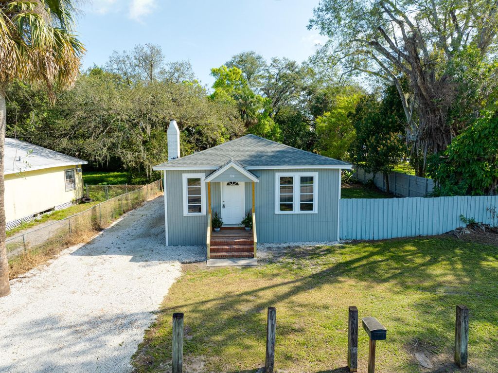Photo of 304 N 15th Street, Fort Pierce, FL 34950 (MLS # R11059581)
