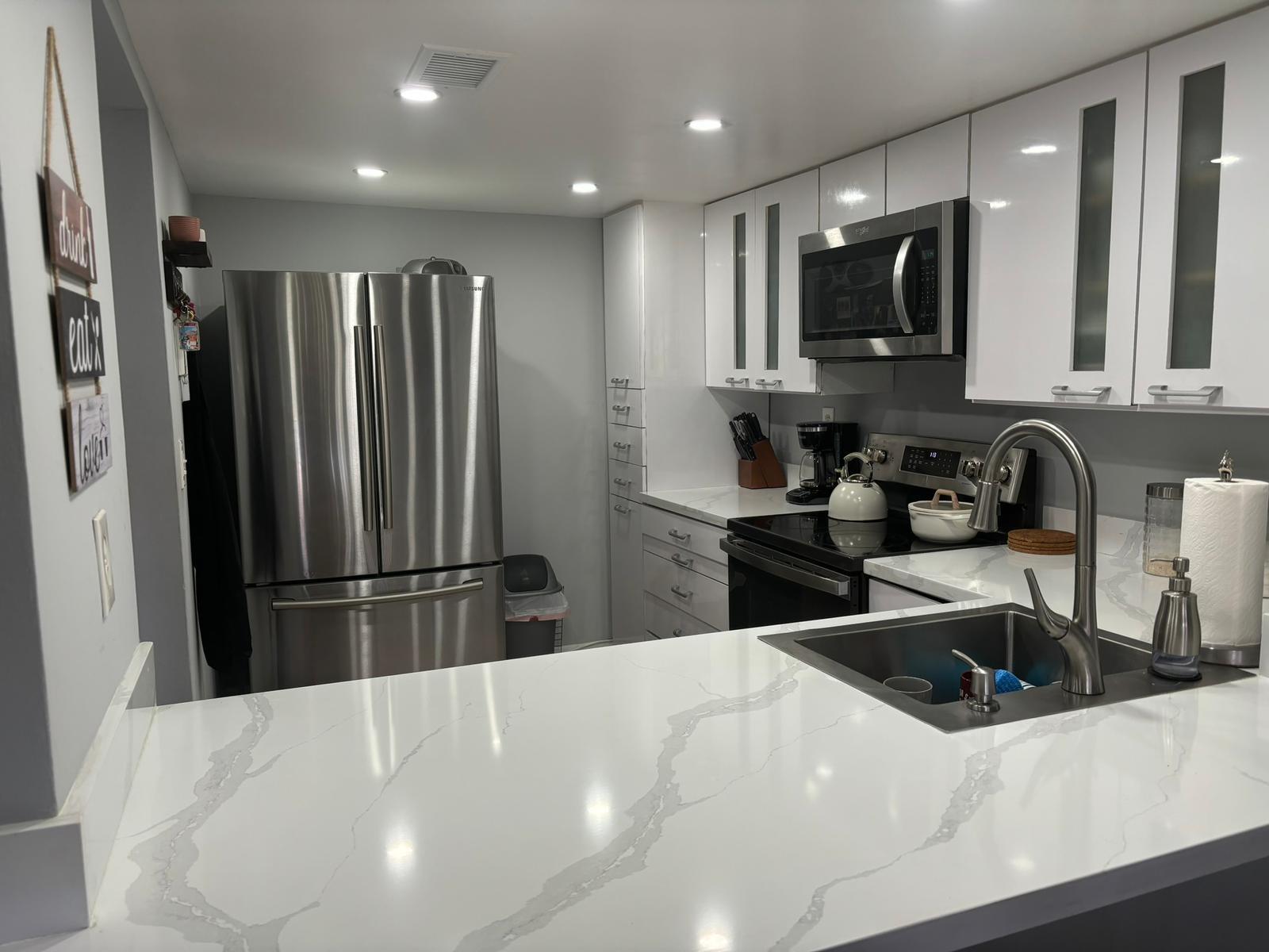 MOVE IN READY!! AMAZING OPPORTUNITY TO RENT THIS BEAUTIFUL AND SPACIOUS 3BEDS/2.5 BATHS TOWNHOUSE IN THE HEART OF CORAL SPRINGS! FULLY UPDATED, KITCHEN WITH STAINLESS STEEL APPLIANCES, QUARTZ COUNTERTOPS, WASHER AND DRYER IN UNIT, SPACIOUS AND VERY BRIGHT BEDROOMS ALL IN SECOND FLOOR. IMPACT WINDOWS AND DOORS. PERFECTLY LOCATED WITHIN WALKING DISTANCE TO SCHOOLS, RESTAURANTS, SHOPS, AND GROCERY STORES. WATER AND LANDSCAPING ARE INCLUDED WITH THE RENT. BEAUTIFUL COMMUNITY POOL AND CLUBHOUSE. NICE AND QUIET NEIGHBORHOOD. ASSOCIATION REQUIRES 650+ CREDIT SCORE AND BACKGROUND CHECK. OWNERS ASKING FOR FIRST, LAST AND ONLY 2K SECURITY DEPOSIT TO MOVE IN! ALL AGES & PETS ARE WELCOME! FAST APPROVAL!