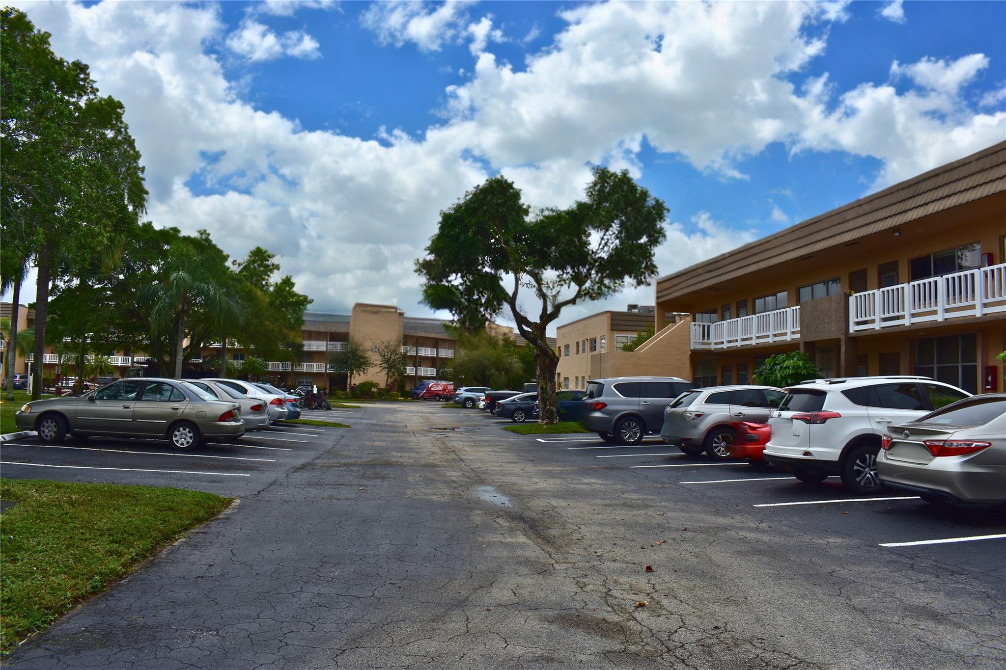 9081 Sunrise Lakes Blvd 107