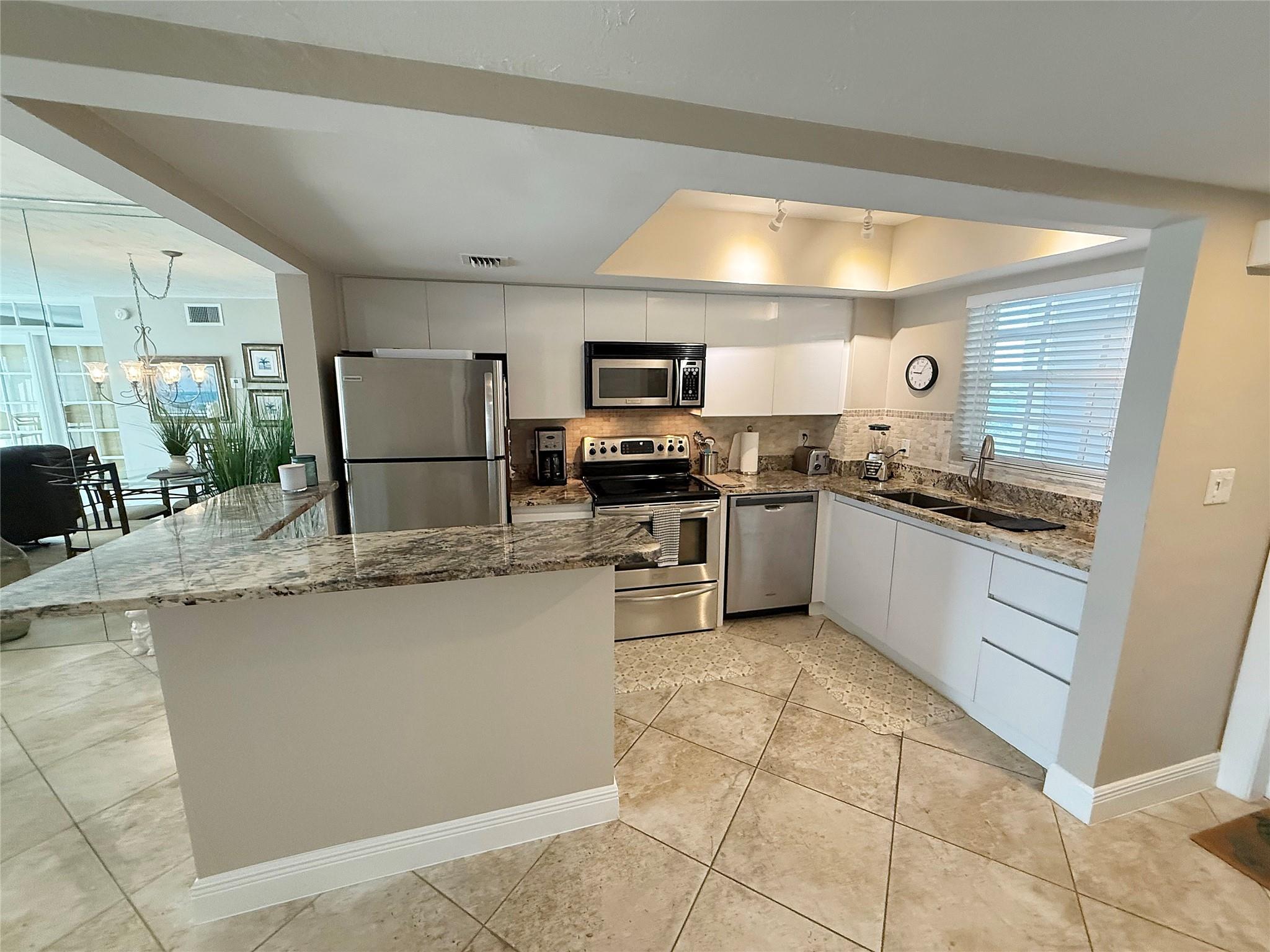 Pompano Yacht & Beach Clu - Residential Lease