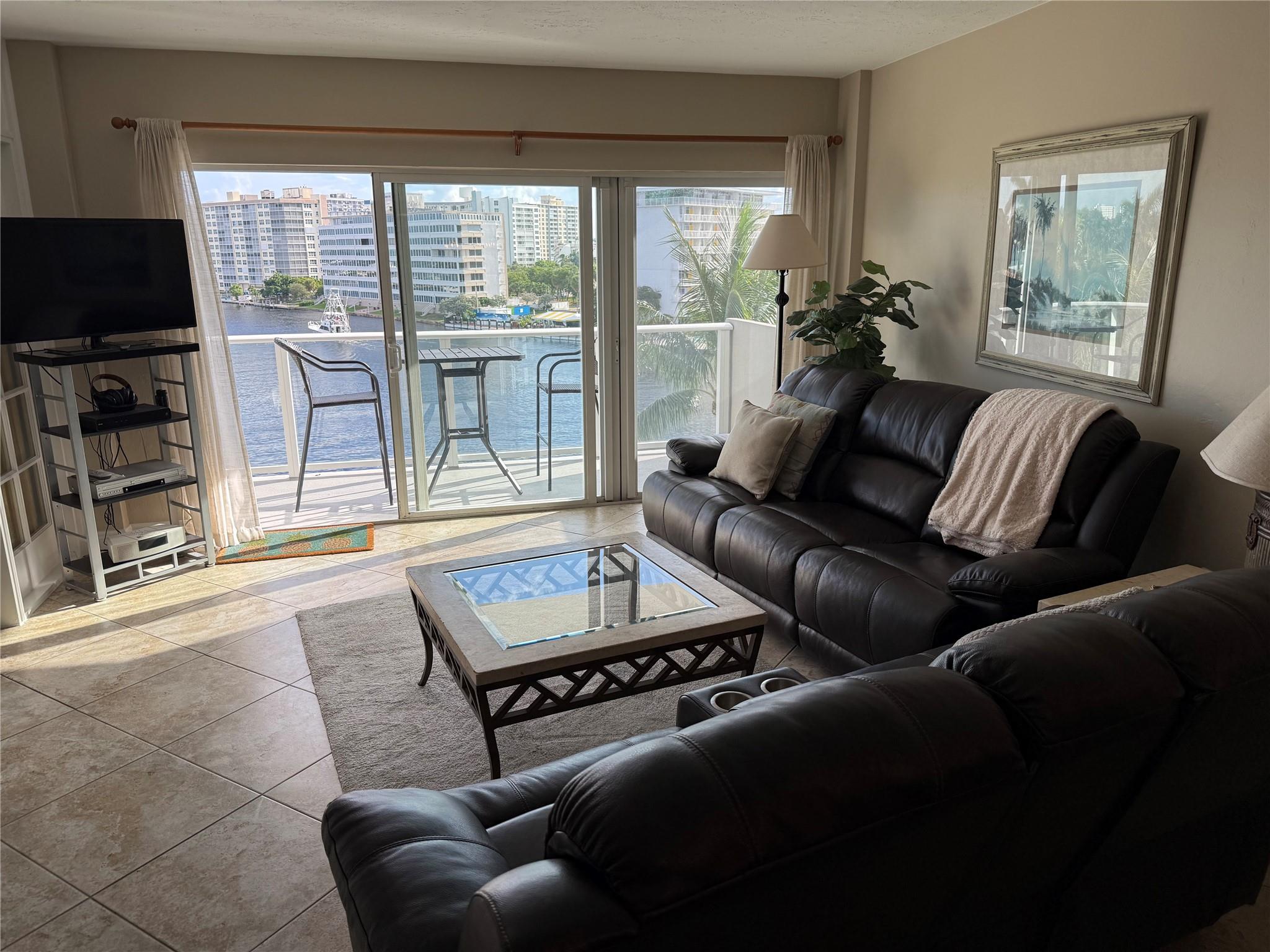 Pompano Yacht & Beach Clu - Residential Lease