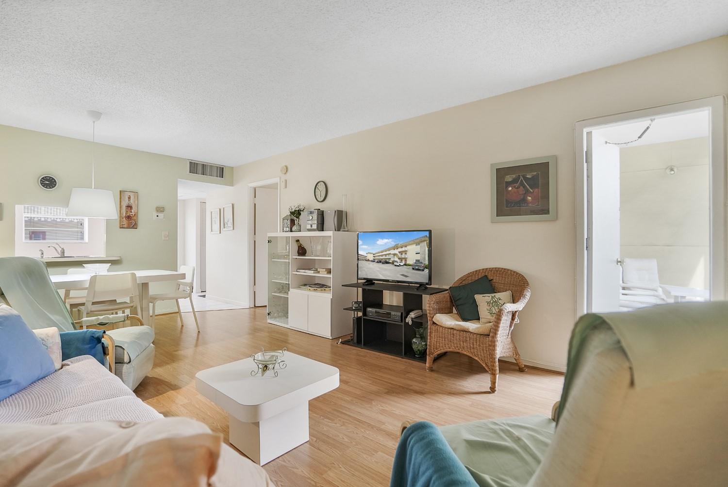 4321 NW 16th St 204