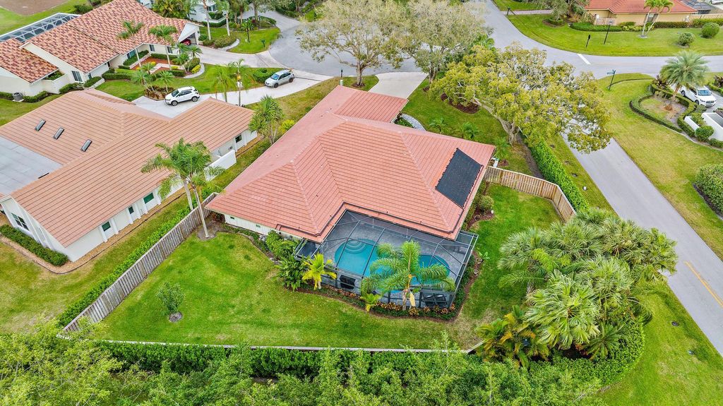 Photo of 4 Wycliff Court, Palm Beach Gardens, FL 33418 (MLS # R10984052)