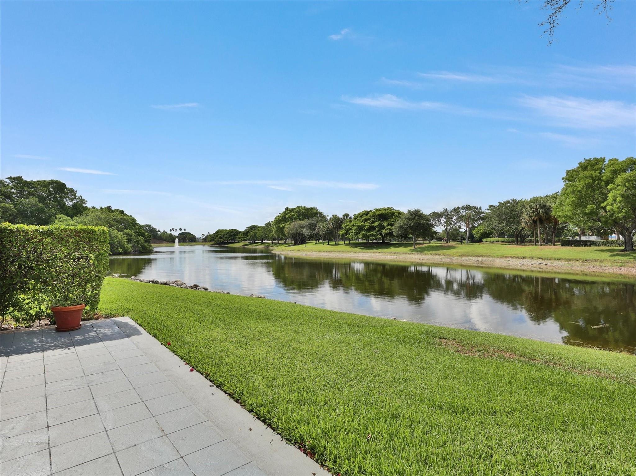 10470 Lake Vista Cir 10470