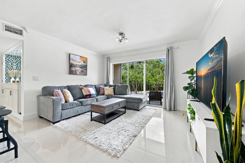 Photo of 13771 Oneida Drive #D2, Delray Beach, FL 33446 (MLS # B26081514)