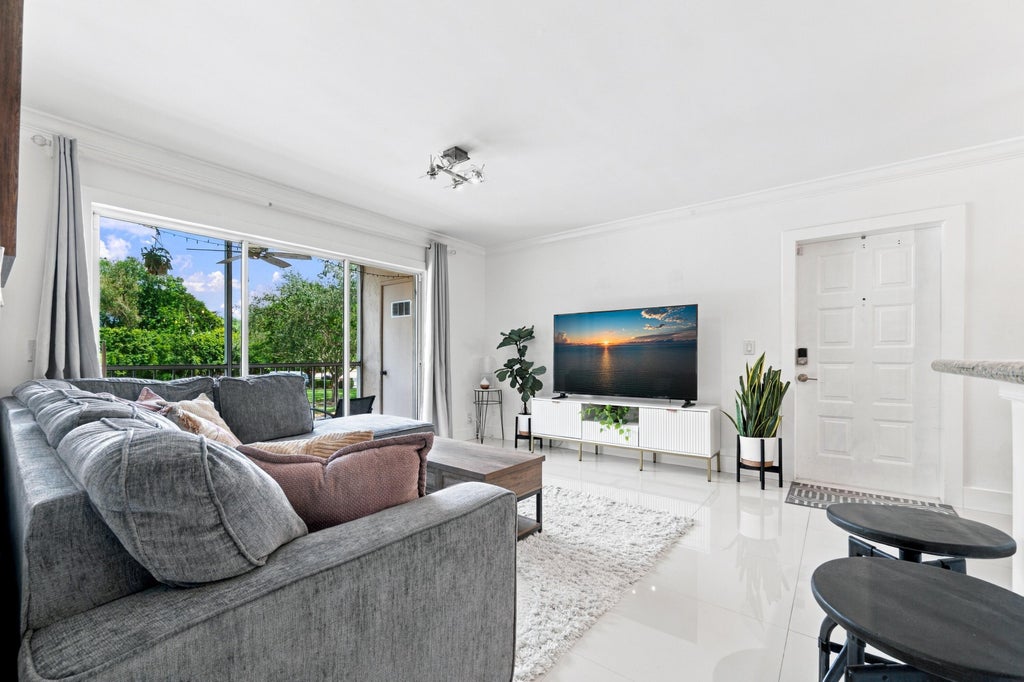 Photo of 13771 Oneida Drive #D2, Delray Beach, FL 33446 (MLS # B26081514)