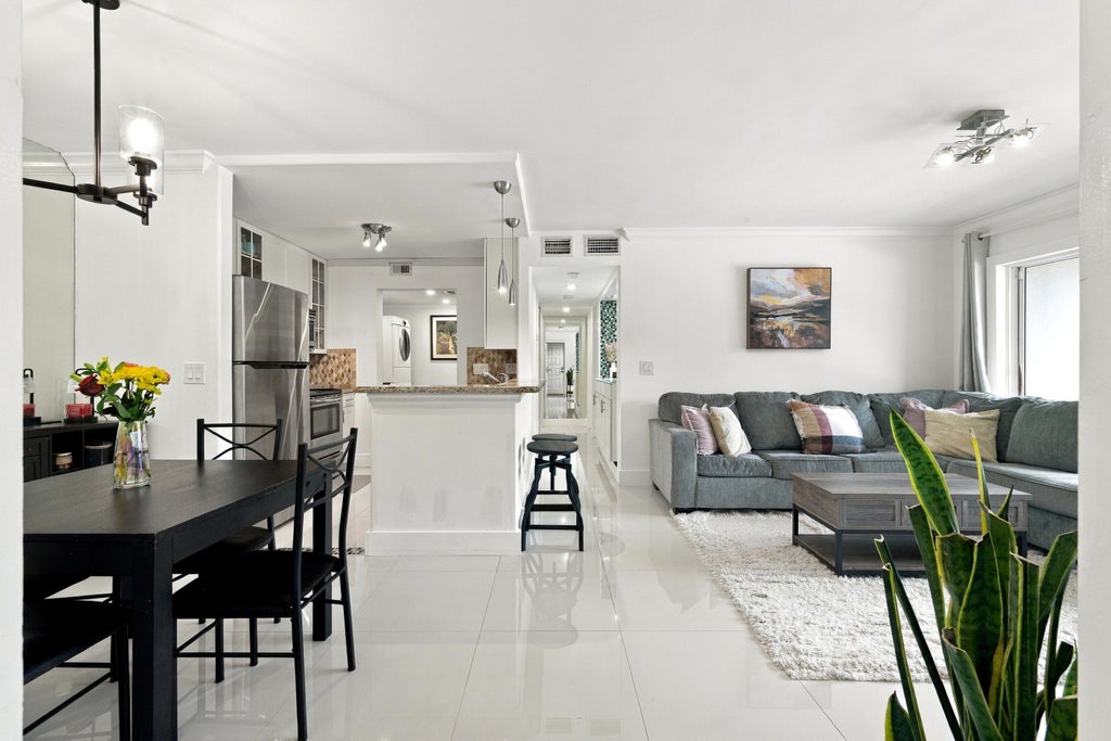Photo of 13771 Oneida Drive #D2, Delray Beach, FL 33446 (MLS # B26081514)