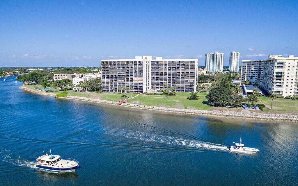 Photo of 356 Golfview Road #1005, North Palm Beach, FL 33408 (MLS # R11106357)