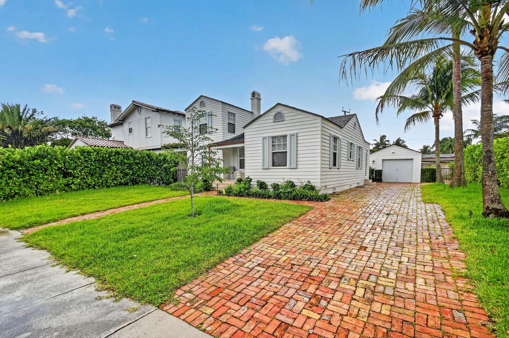 Photo of 236 Greymon Drive, West Palm Beach, FL 33405 (MLS # B26030896)