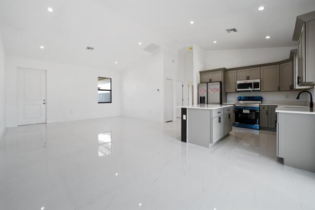 2458 NW 9th Ter Terrace