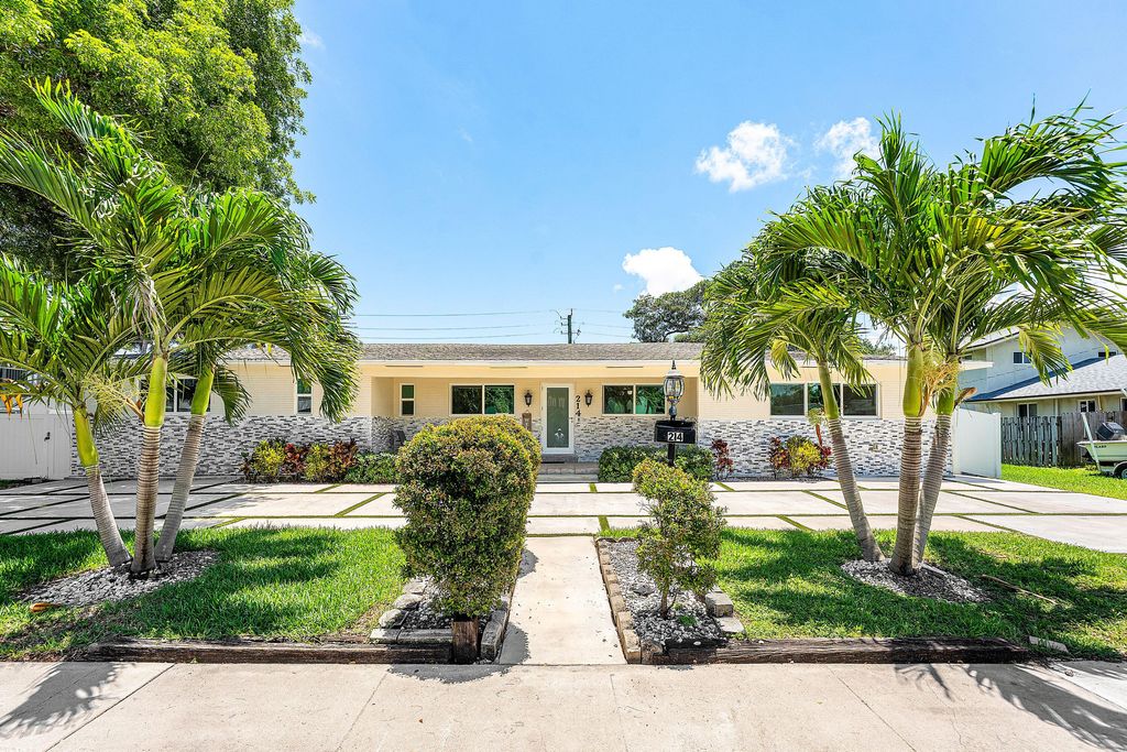 Photo of 214 SE 5th Street, Dania Beach, FL 33004 (MLS # B26030435)