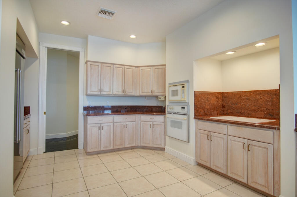 Boca Raton Sailing & Racquet Club - Residential