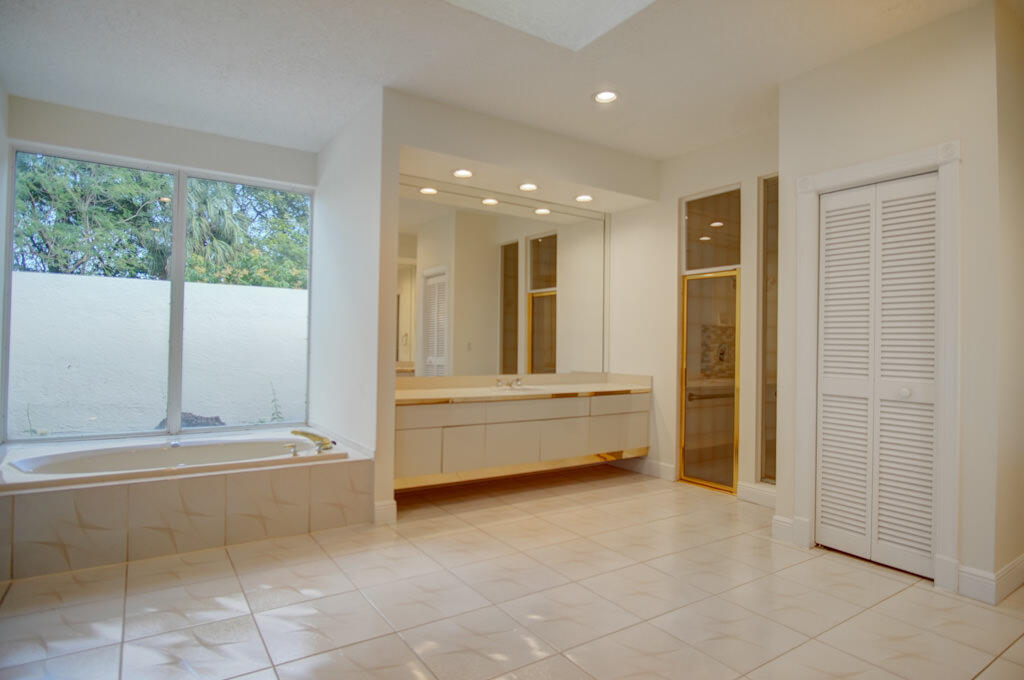 Boca Raton Sailing & Racquet Club - Residential