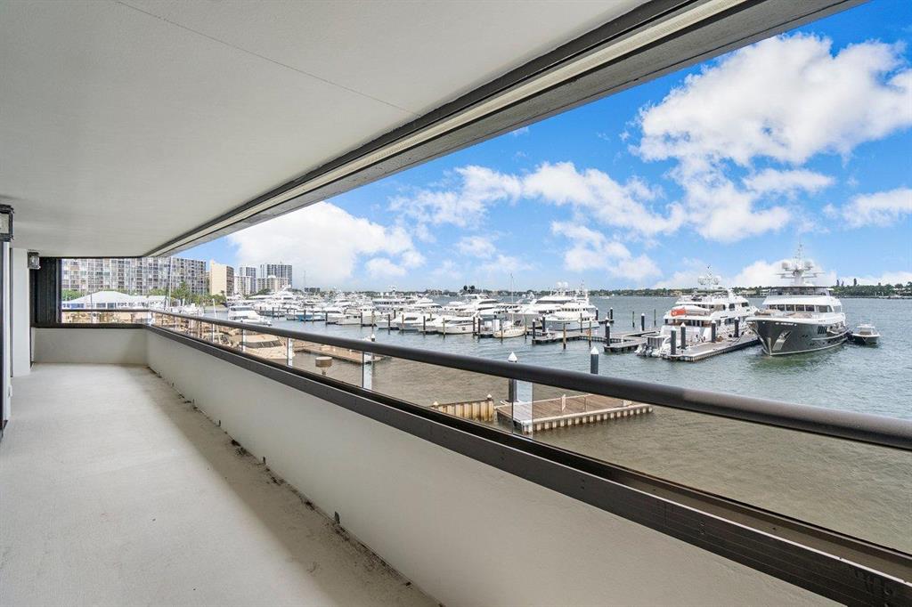 OLD PORT COVE LAKE POINT TOWER CONDO - Residential