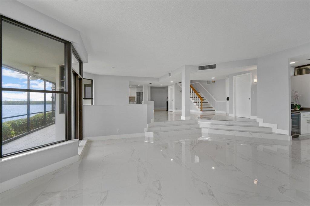 OLD PORT COVE LAKE POINT TOWER CONDO - Residential