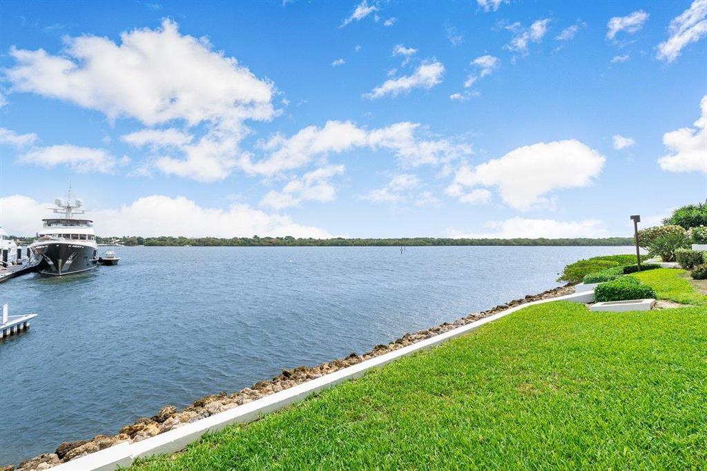 OLD PORT COVE LAKE POINT TOWER CONDO - Residential