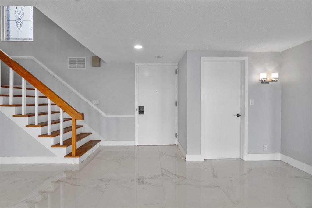 OLD PORT COVE LAKE POINT TOWER CONDO - Residential