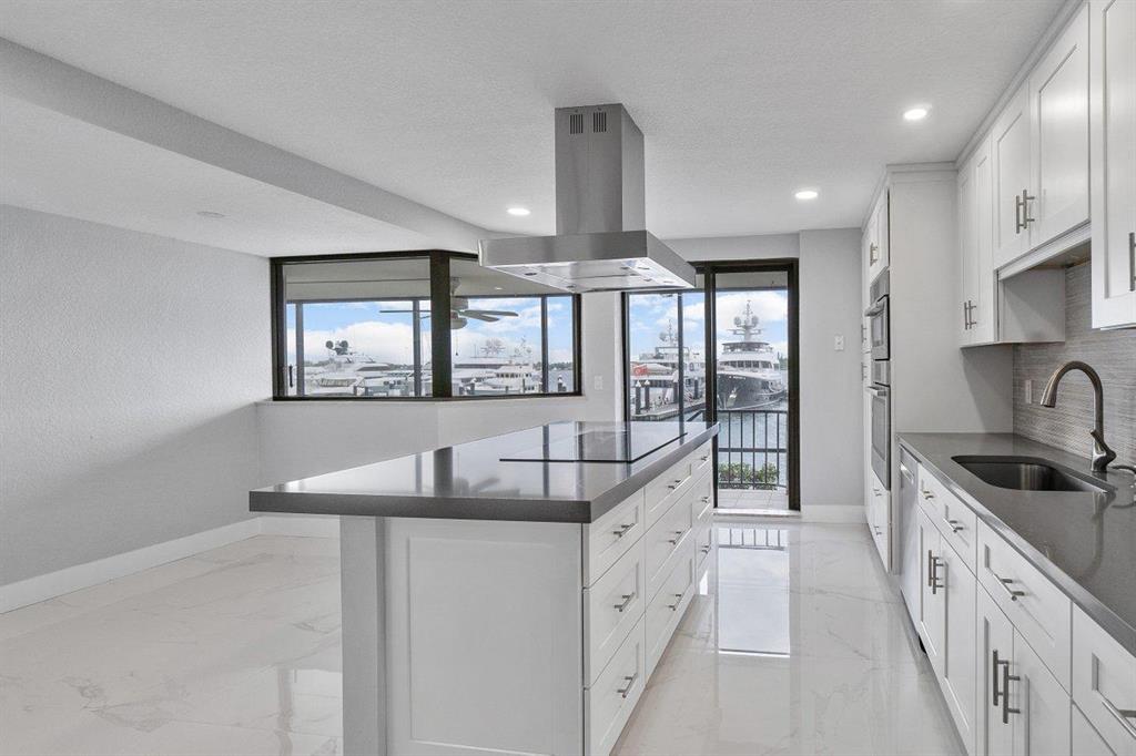 OLD PORT COVE LAKE POINT TOWER CONDO - Residential