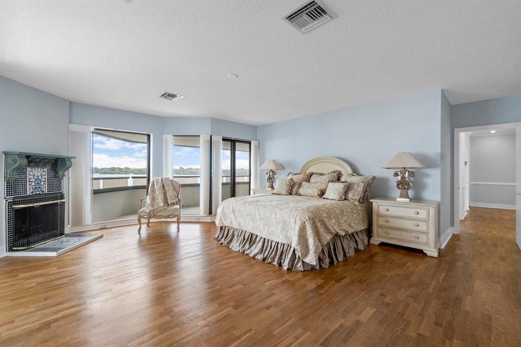 OLD PORT COVE LAKE POINT TOWER CONDO - Residential