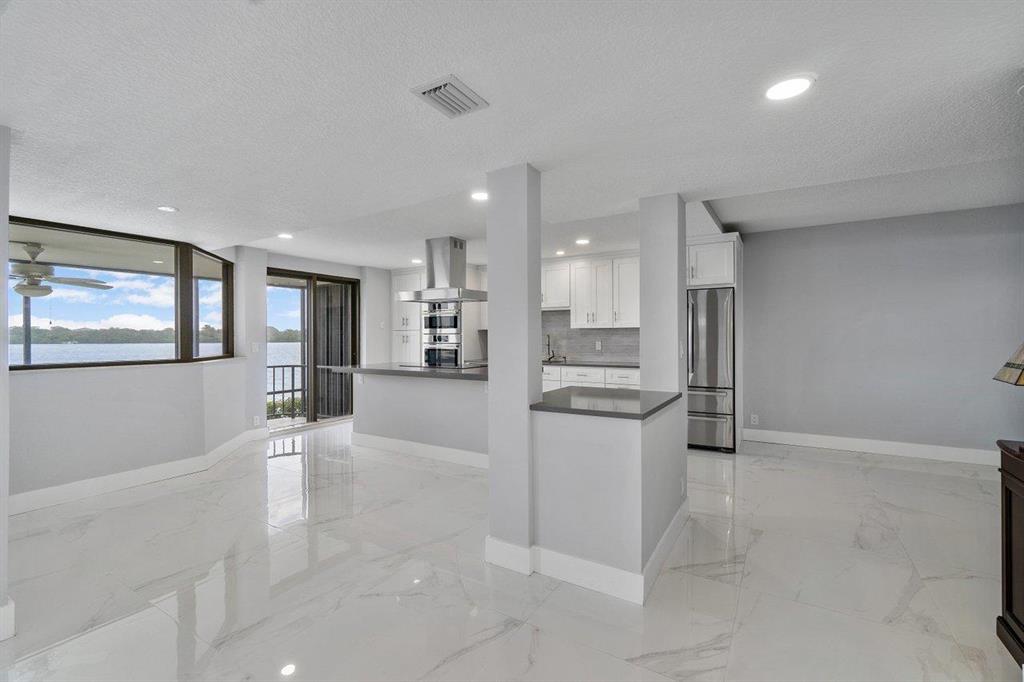 OLD PORT COVE LAKE POINT TOWER CONDO - Residential