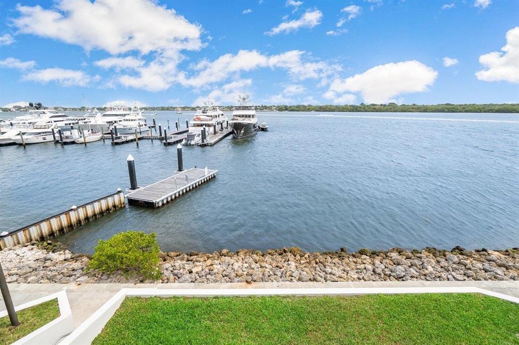 OLD PORT COVE LAKE POINT TOWER CONDO - Residential