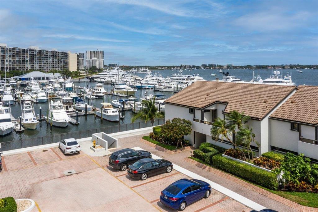 OLD PORT COVE LAKE POINT TOWER CONDO - Residential