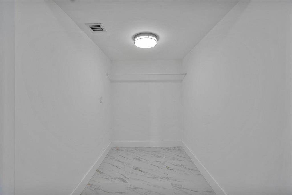 OLD PORT COVE LAKE POINT TOWER CONDO - Residential