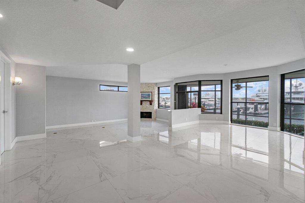 OLD PORT COVE LAKE POINT TOWER CONDO - Residential