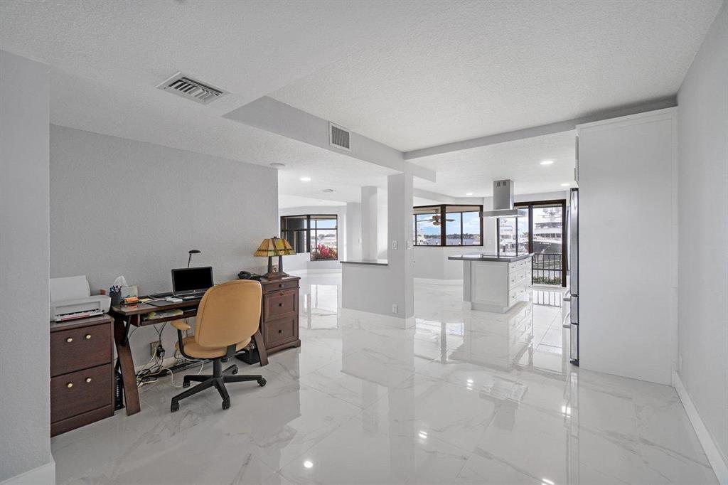 OLD PORT COVE LAKE POINT TOWER CONDO - Residential