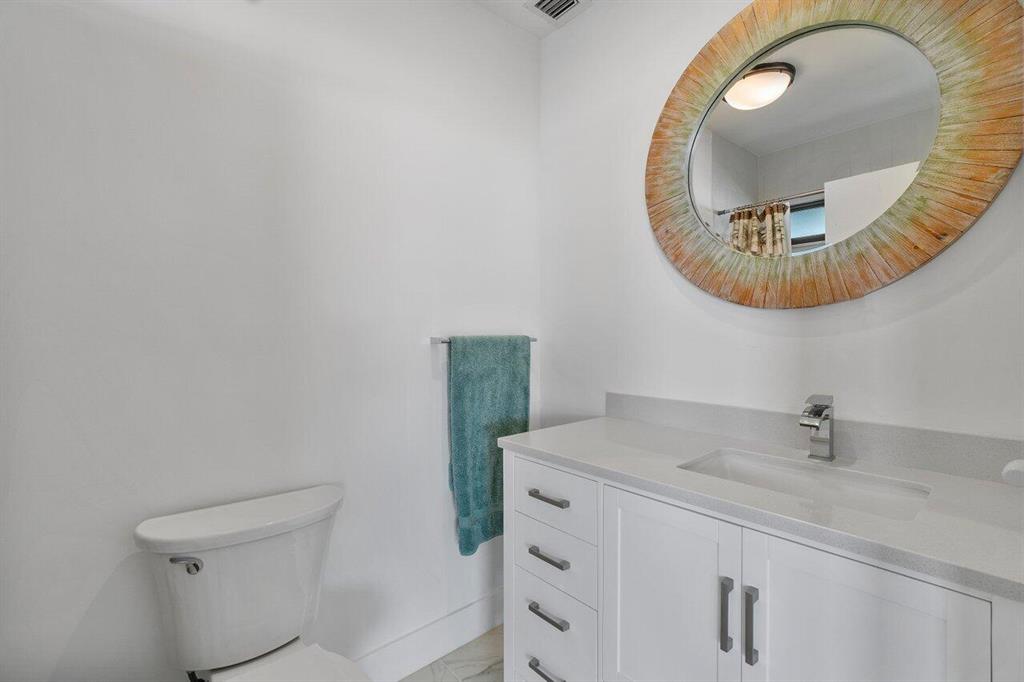 OLD PORT COVE LAKE POINT TOWER CONDO - Residential